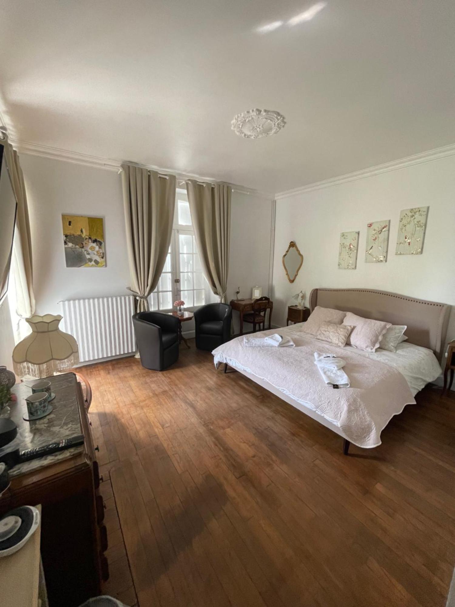 Vue Du Chateau D'Excideuil En Chambres Екстериор снимка