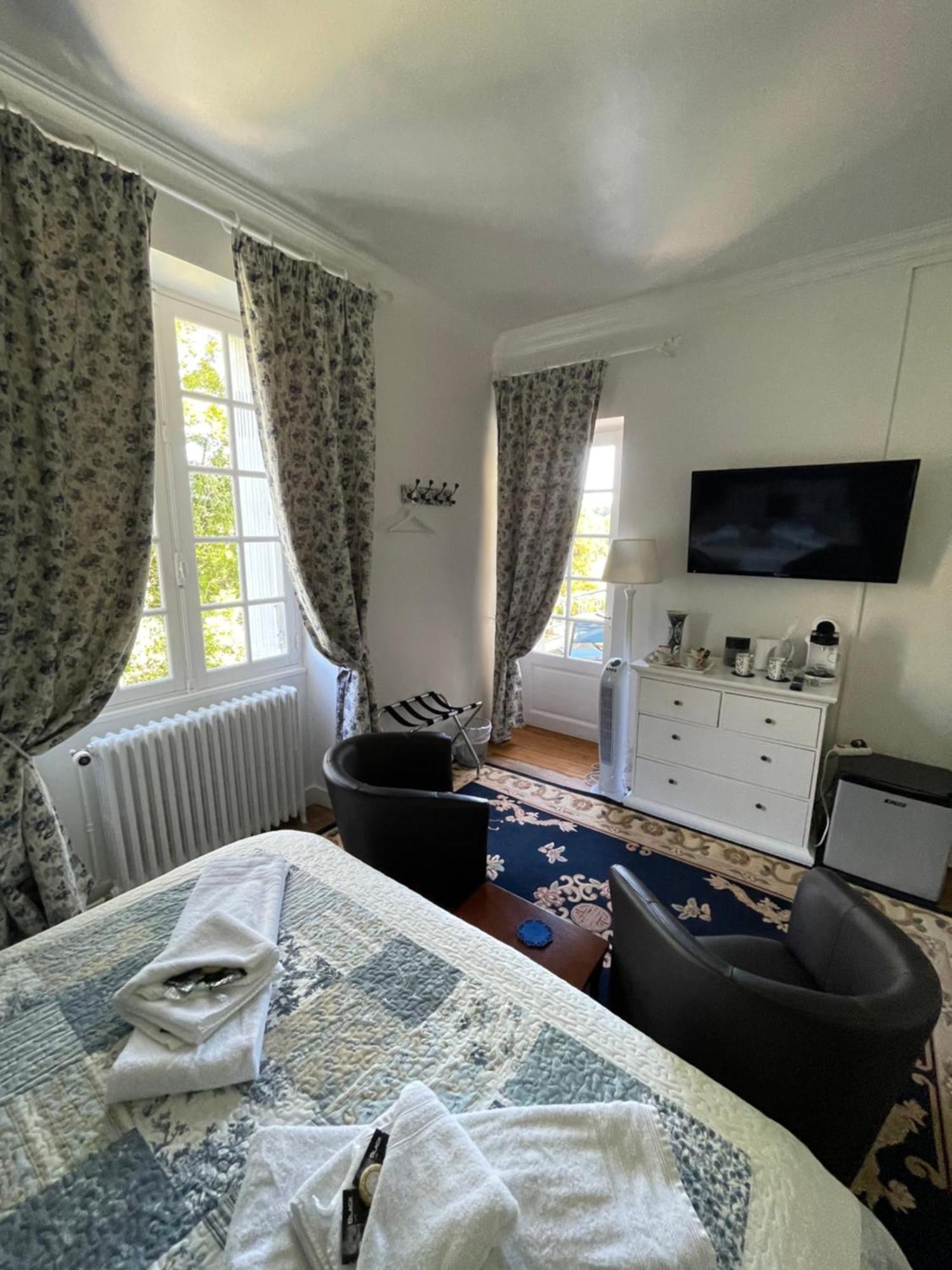 Vue Du Chateau D'Excideuil En Chambres Екстериор снимка